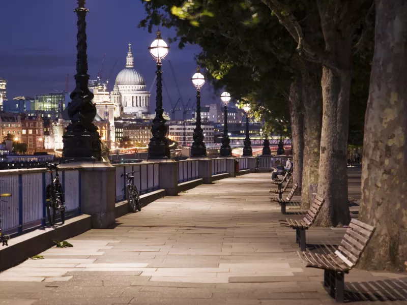 London thames walk at night