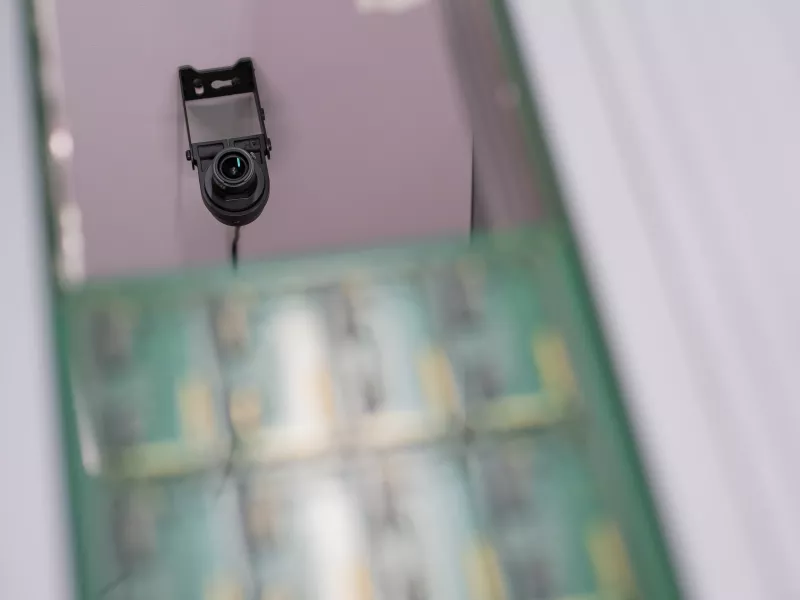AXIS TF1901-RE Swivel Mountに取り付けられたAXIS F2105-Re Sensor Unit