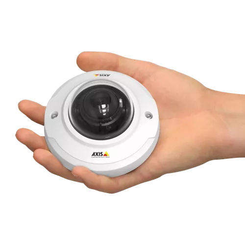 AXIS M3046-V IP Camera è dotata di due opzioni di obiettivo: 2,4 mm o 1,8 mm