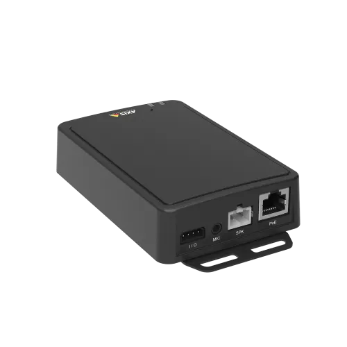 오른쪽 각도에서 본 AXIS C8210-VE 전면