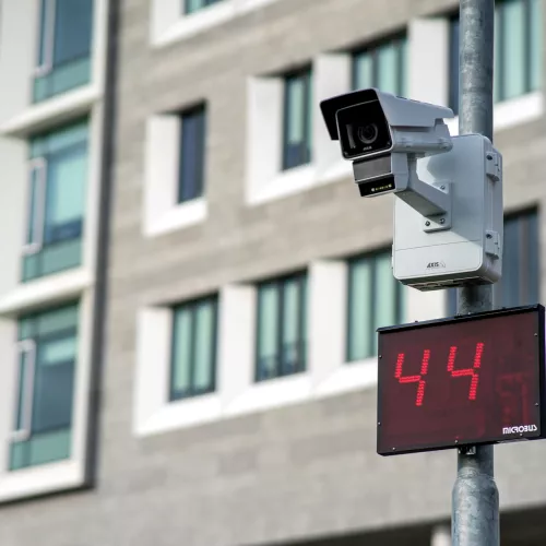 Axis radar integrated with Microbus digital speed sign, AXIS Q1656-DLE Radar-Video Fusion Camera