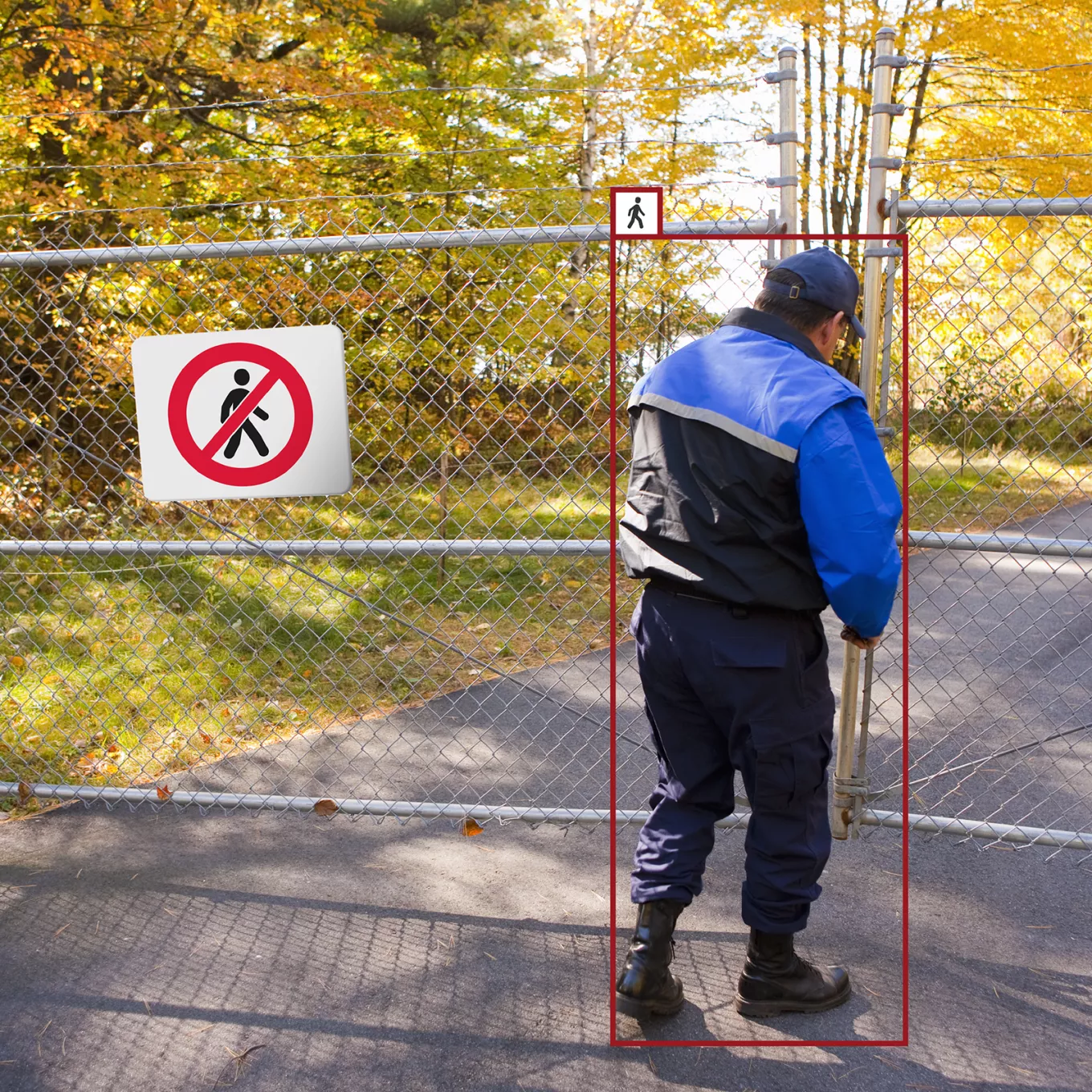 AXIS Object Analytics - security guard by gate